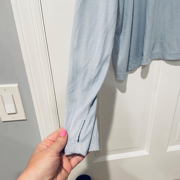 Old Navy Blue Cropped Lightweight Ribbed Turtleneck XXL with Thumb Holes - Picture 8 of 10